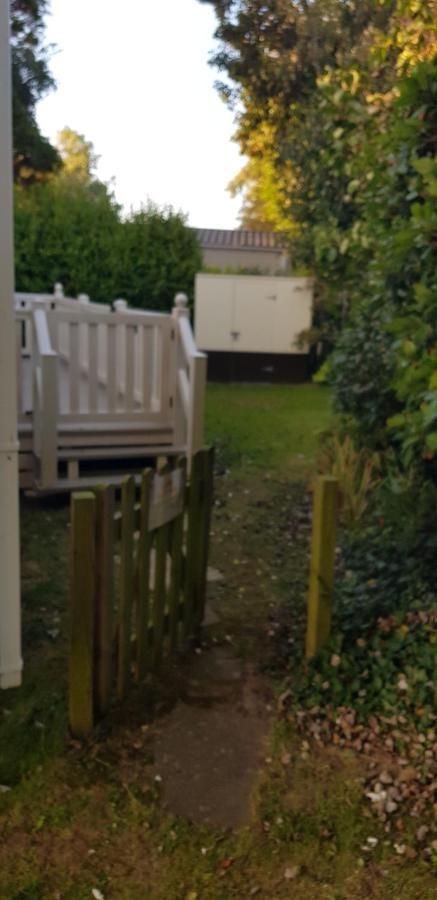 Villa Kingsley Vale Selsey Exterior foto
